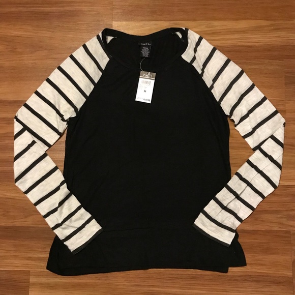 Rue21 Sweaters - NWT Women’s Rue 21 Size Medium Sweater